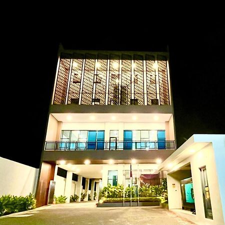 Front One Hotel Gombong Gombong  Екстериор снимка