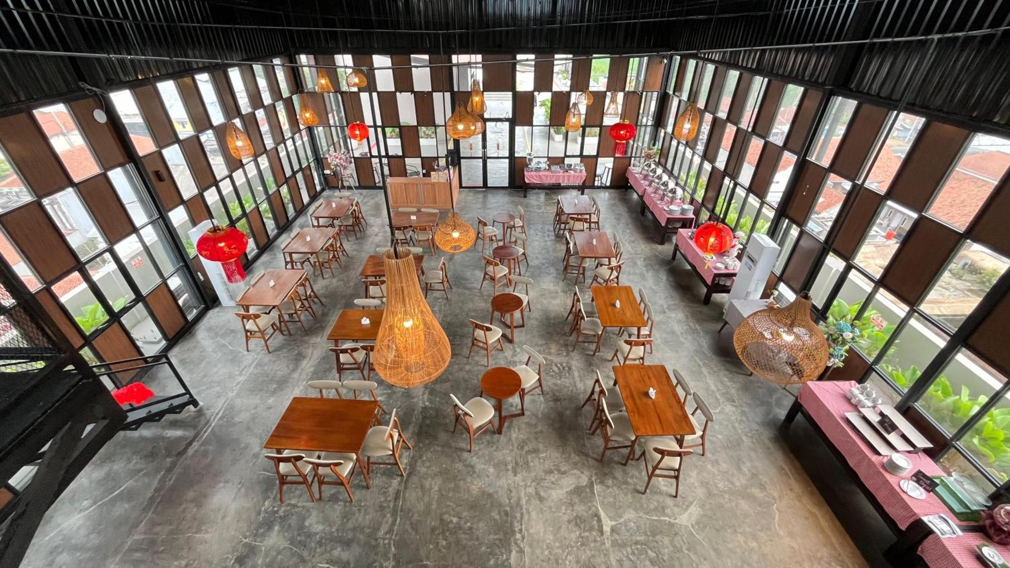 Front One Hotel Gombong Gombong  Екстериор снимка