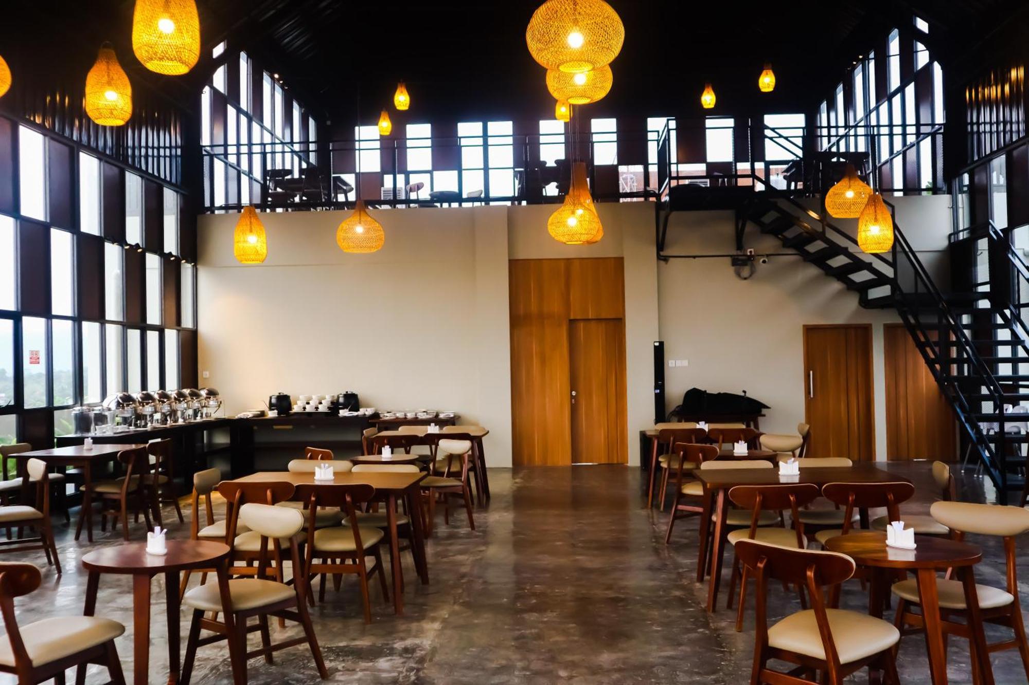 Front One Hotel Gombong Gombong  Екстериор снимка