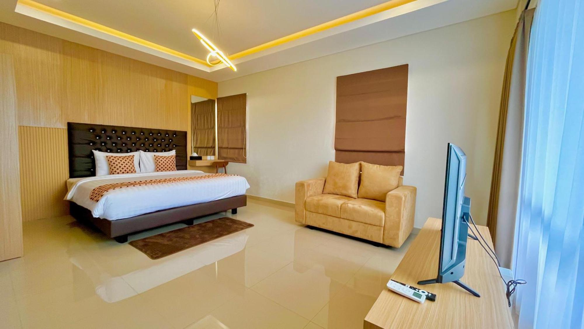 Front One Hotel Gombong Gombong  Екстериор снимка