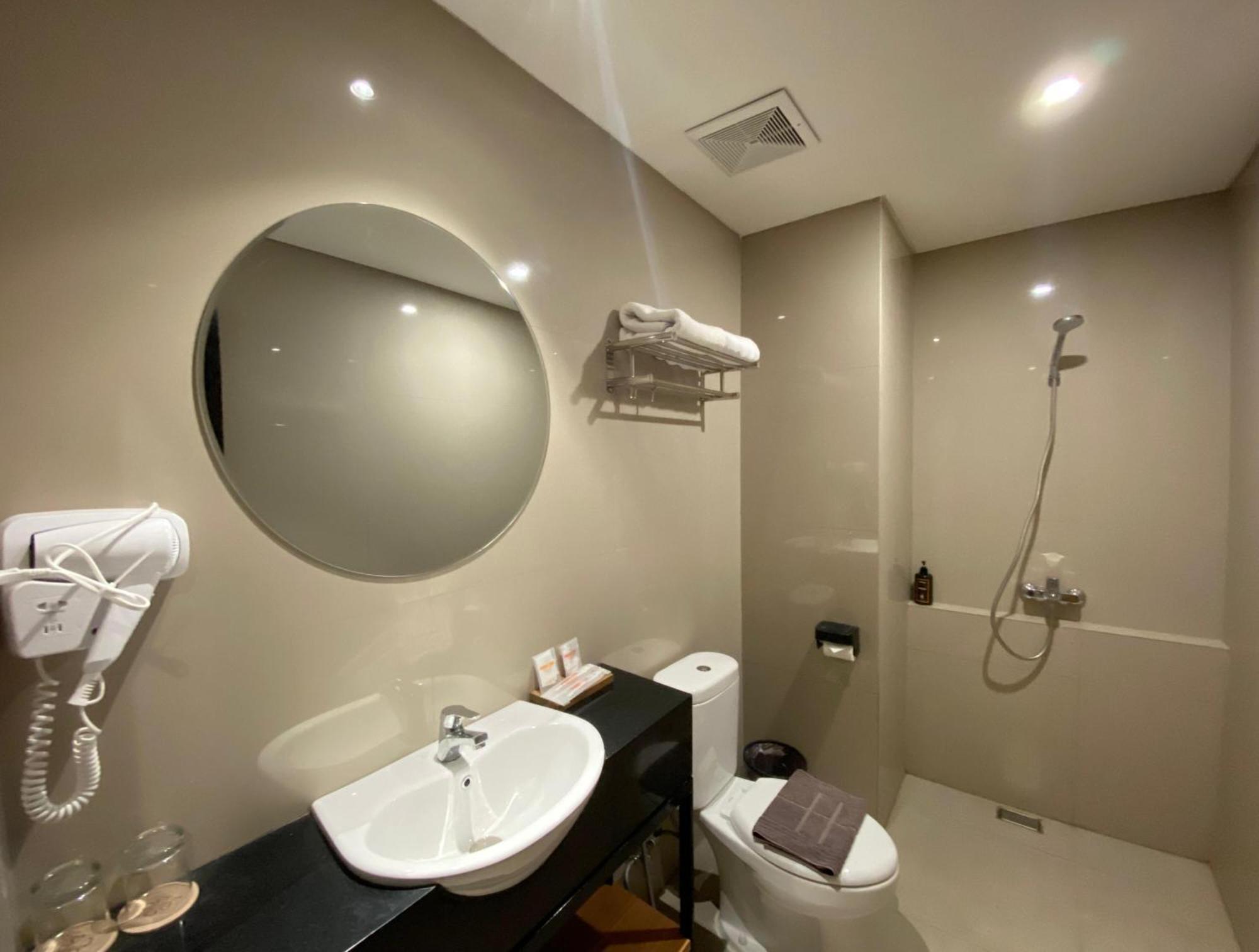 Front One Hotel Gombong Gombong  Екстериор снимка