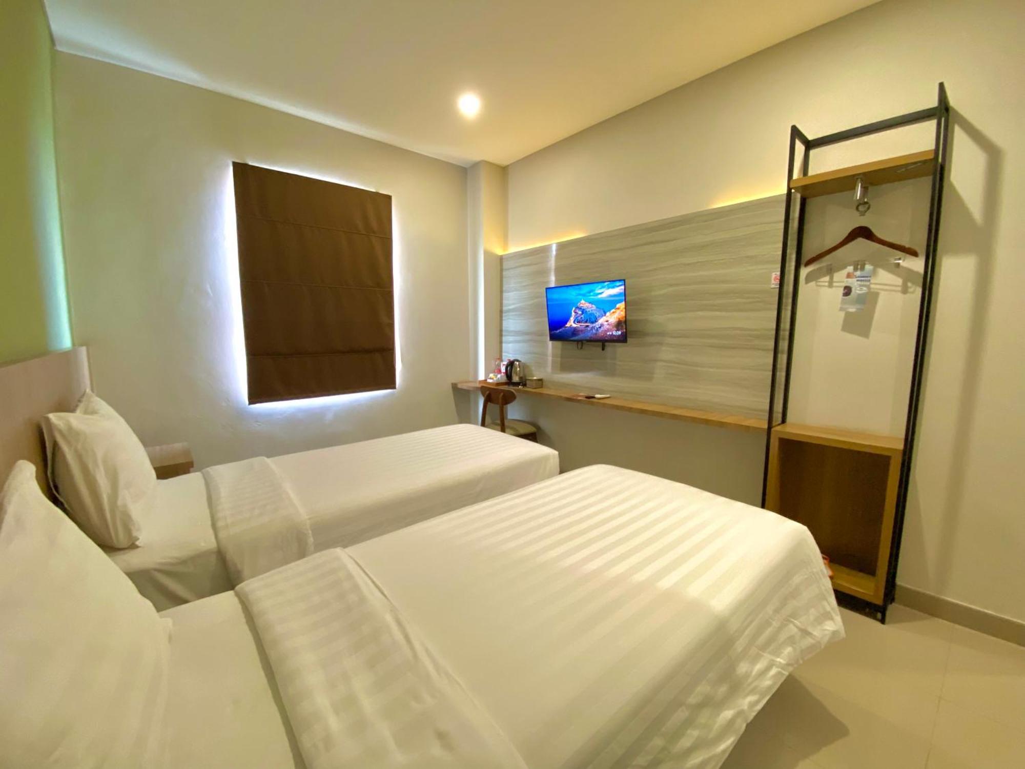 Front One Hotel Gombong Gombong  Екстериор снимка