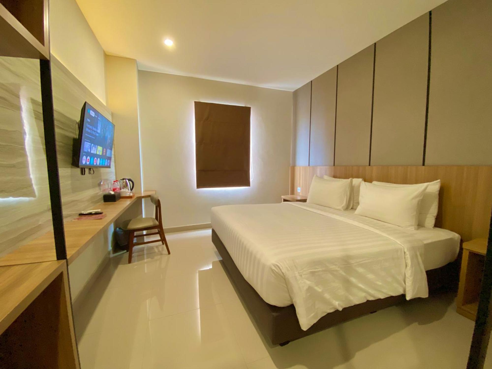 Front One Hotel Gombong Gombong  Екстериор снимка
