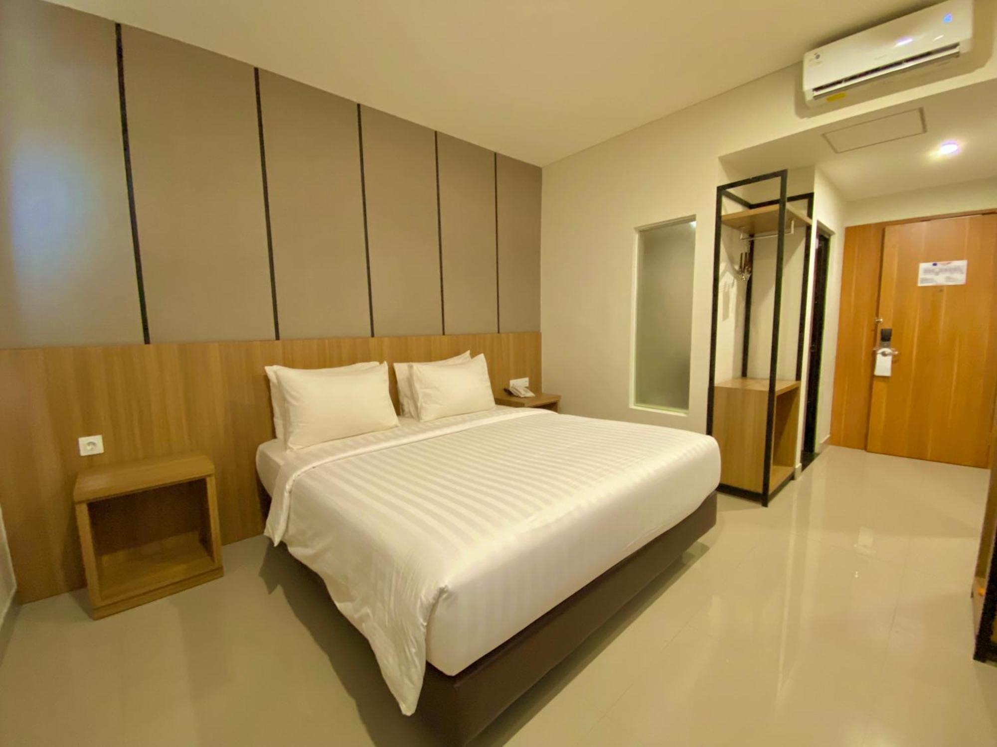 Front One Hotel Gombong Gombong  Екстериор снимка
