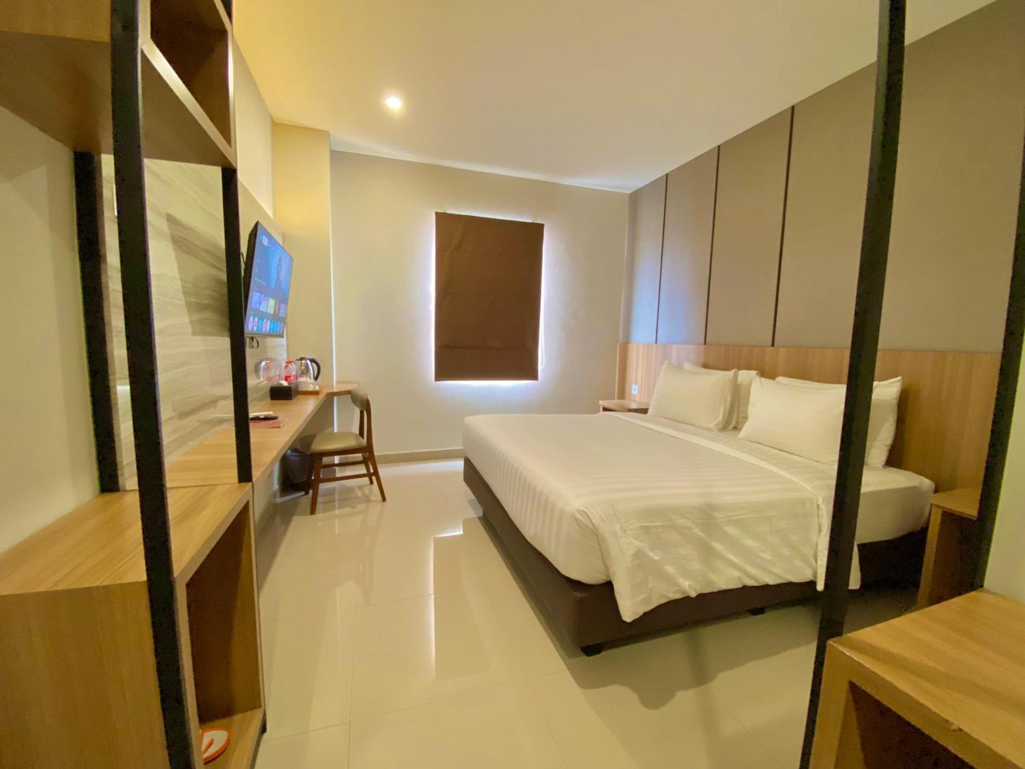 Front One Hotel Gombong Gombong  Екстериор снимка