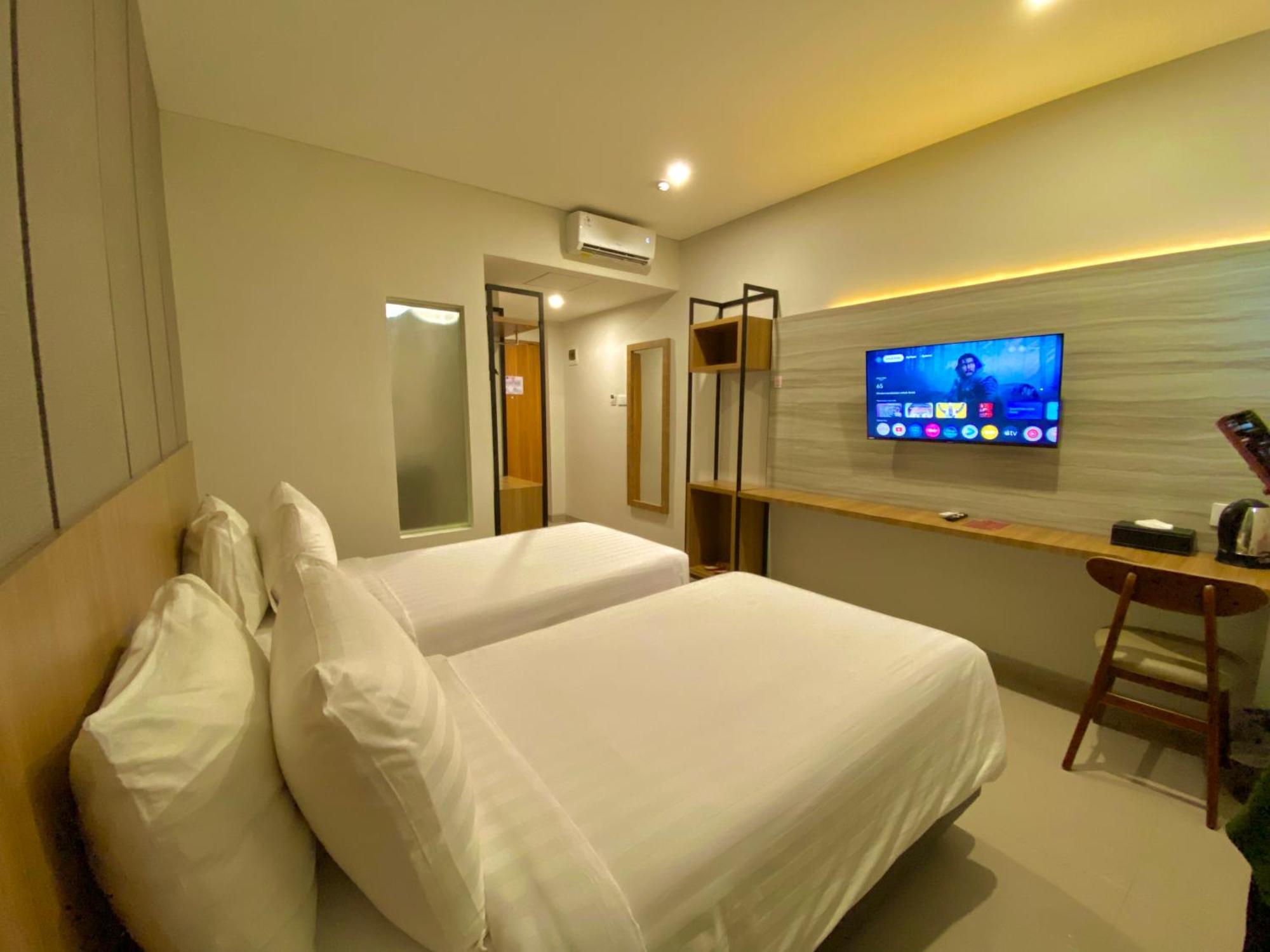 Front One Hotel Gombong Gombong  Екстериор снимка
